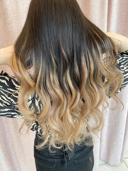 ヘアメイク マリア 福岡天神西通り(hair make MARIA)の写真/【シールエクステ30本+馴染ませカット¥10500】装着感がなく軽い着け心地が初めての方にも大人気！