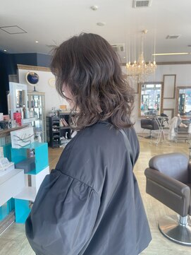 コワファースト 大分(COIFF1RST) レイヤーカットくせ毛風パーマスタイル!アッシュベージュカラー