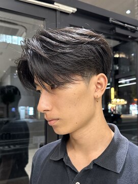 カルム(kalm) 毛流れセンターパートニュアンスパーマカルマヘアメンズパーマ