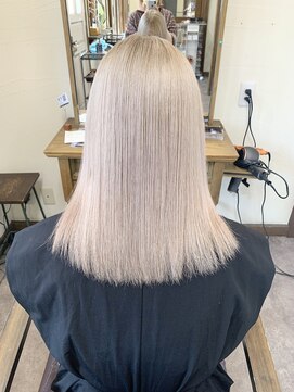 ガルボ ヘアー(garbo hair) ハイトーン 10代 20代 ブリーチ ホワイトミルクティー ホワイト