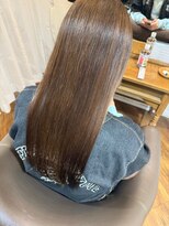 カミエ(kamie)&nbsp;ホワイトロングの透明感を引き出すカット×カラー×トリートメン
