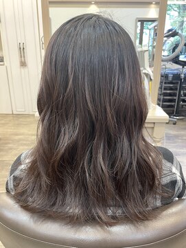 アルターリール(aL ter Rire) 黒髪/グレーベージュ/レイヤーロング/前髪パーマ /中村郁未