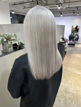 メリー オオサカ(Merly Osaka) 超ハイトーンなのにサラサラ艶々！ホワイトカラー