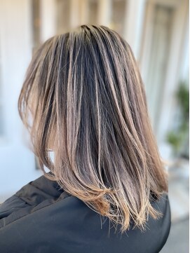 ライオン(Lion) ベージュバレイヤージュ