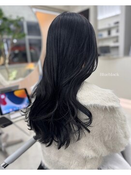 ヒン(HIN) 艶感UPブルーブラックレイヤーカットスタイル