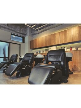 【駅チカ/メンズ専門】メンズカットはもちろんヘッドスパで気になる頭皮の汚れをスッキリ!清潔感のある髪に