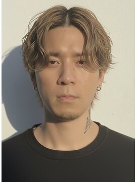 メンズセンターパートパーマスタイル