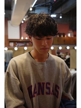 エディ(Edy) メンズパーマスペインカールケアパーマ刈り上げ眉毛カット岡山