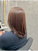 後ろ下がりの美しいレイヤーカットとナチュラル艶髪ストレート