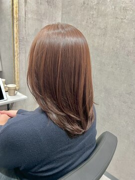 ポリマン 西新井(poliment) 後ろ下がりの美しいレイヤーカットとナチュラル艶髪ストレート