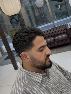 トウキョウ クラシック バーバー タウン(TOKYO CLASSIC BARBER TOWN) オールバック・テーパーフェード