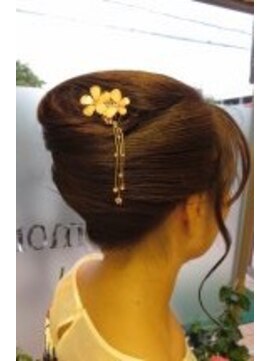 ハーモニー(Harmony) 夜会巻き風アレンジ