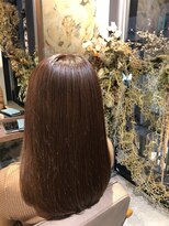 ジュエ (jouer) 大人ナチュラルロングストレートアッシュベージュツヤ髪