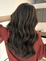 ヨロ 小岩(YOLO) ミルクティーグレージュハイライトケアブリーチレイヤーカット