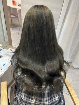 エルバイラビス 大宮(elu by lovis) 《Ami》オリーブベージュ/レイヤーロング/大宮/似合わせカット