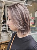 バレイヤージュベージュハイライトレイヤーボブメッシュカラー