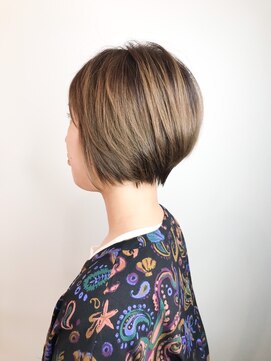 ビーブラッシュ(B.Brush) くびれショート×ベージュブラウン