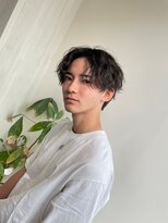 イーラ(era)&nbsp;スパイラルパーマセンターパート刈り上げツーブロック