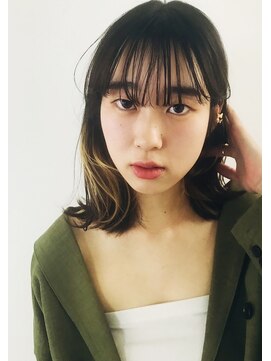 リブレ(LIBRE+hp) 【ミディアムレイヤー】【外ハネ】【くびれ】【インナーカラー】