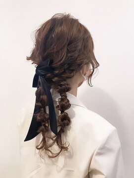 アヴェイル ヒロオ(a'vail Hiroo) ガーリーツイン編みおろしヘアセット♪