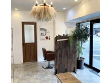 プライベートサロンのような店内☆駐車場店舗前に５台完備。