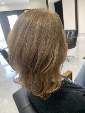 ディティール(Detail) 脱白髪染め×ウルフレイヤーカット