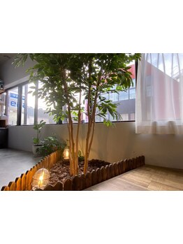 ゆったりとした時間を過ごせるプライベートサロン◎半個室のおしゃれな空間で至福のサロンtimeに…