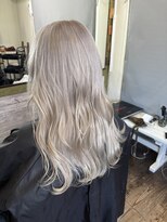 ロール(ROLL)&nbsp;ホワイトカラー　ブリーチ　トリプルカラー