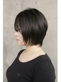 顔まわりをしっかり切り込んだレイヤーショート