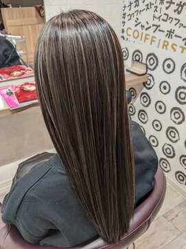 コワファーストナガサキシャンプーボーイ(COIFF1RST NAGASAKI SHAMPOO BOY) コントラストハイライト×ホワイトグレー