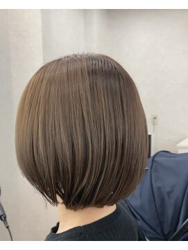 ウィクシー(wixy) ツヤとまとまりのショートヘア 【スタイリスト臼井】