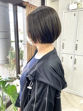 ラフ(laugh) アッシュベージュ×ショートボブ