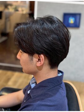 ケイキューブ(K-CUBE) センターパート髪質改善メンズカットパーマ30代40代元町中華街