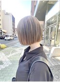 切りっぱなしボブ/タッセルボブ/グレージュ/ブリーチカラー