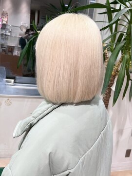 アウラ(AURA) 盛岡駅タッセルボブハイトーンカラーミルクティーベージュ外ハネ