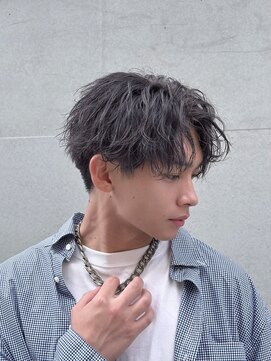 リップス 横浜(LIPPS) ツイストパーマセンターパートツーブロック波巻きパーマ