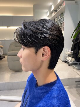 ノラ ウメダ(NORA UMEDA) リーフカット×カルマパーマ×ダウンパーマ