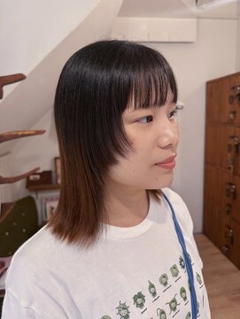 モスモ(mosmo) レイヤーカット/地毛風ストレート