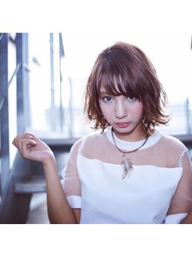 マノン バイ エイチ(MANON by H) 切りっぱなしショートボブ×ヌーディーベージュ3