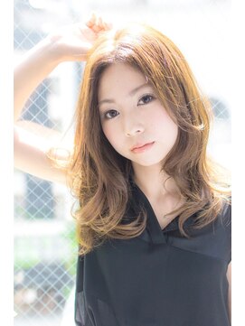 エス 西梅田(es) センターパートでしたたかな大人かわいいセミロング_3Dカラー