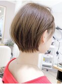 まとまる艶髪と束感耳掛けひし形丸みショートボブ【近藤】横浜