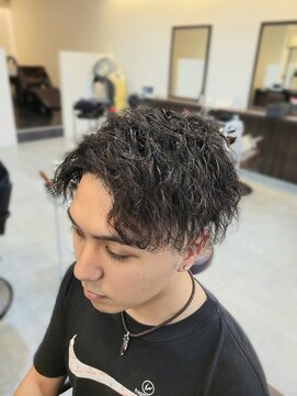 ラリス(Ralis) 【人気スタイル】ツイストスパイラルパーマ×フェードカット