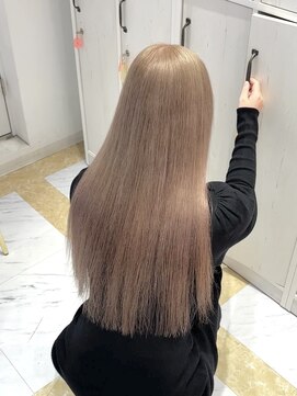 リー 梅田(Lee) ブリーチ履歴2回必須/ミルクティベージュ/ホワイト/グレージュ