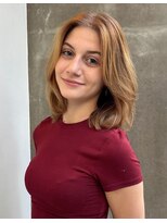 カエルムアヴェダ(CAELUM AVEDA)&nbsp;ミディアムレイヤー　× アバンダント ブローアウト