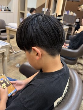 アルターリール(aL ter Rire) ブルーブラック/刈り上げセンターパート/鎌取/杉田花乃