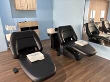 フリーナ(Frina)の雰囲気(フルフラットのシャンプー台なので楽な体勢でリラックスできます)