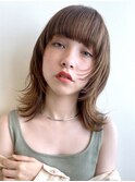 レイヤーカットハッシュカット顔まわりミディアムロング