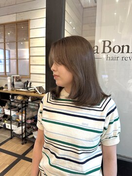 ほんのりくすむオリーブベージュ