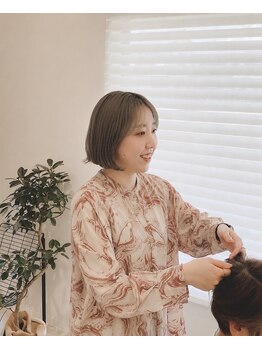 エイチ ヘアアンドメイク(eich hair&make)の写真/【豊川】少人数×完全マンツーマンで周りを気にせずゆったり過ごせる♪リラックスしたサロンタイムを。