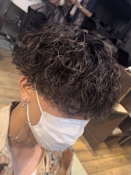 フィフス トウキョウ (fifth TOKYO) センターパートツイストスパイラルパーマメンズマッシュパーマ